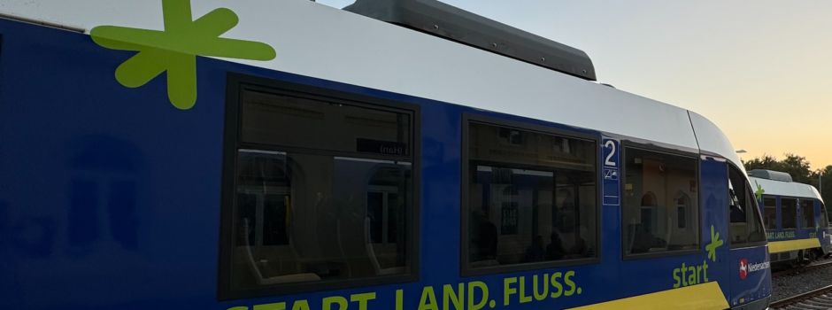 Betrunkener Fahrradfahrer stürzt ins Gleisbett – Lokführer bremst rechtzeitig