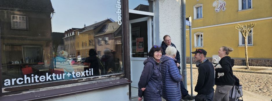 Man kann uns zugucken, und wir können der Stadt zuschauen: Architekt und Textilgestalterin eröffnen co:büro im Herzen von Wesenberg