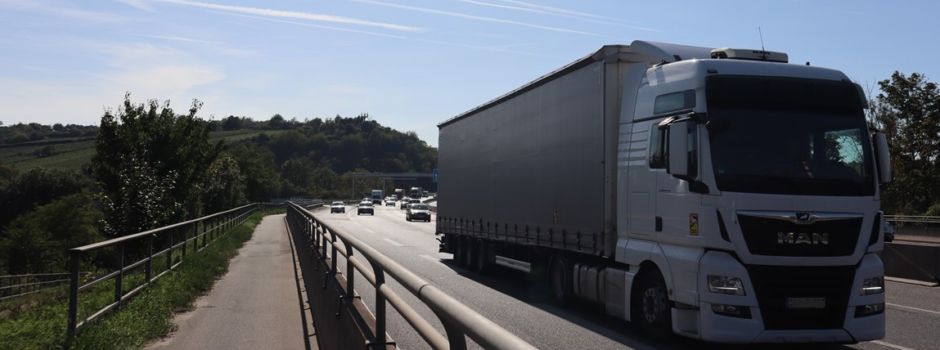 Drei Lkw krachen ineinander – A3 nahe Wiesbadener Kreuz gesperrt