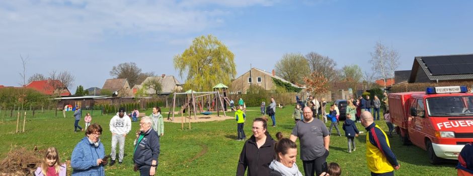 Ostereiersammeln für die Kinder der Gemeinde Nostorf
