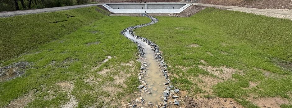 Impressionen der fertiggestellten Renaturierungsmaßnahme im Bereich der Jungfernbachtal-Brücke