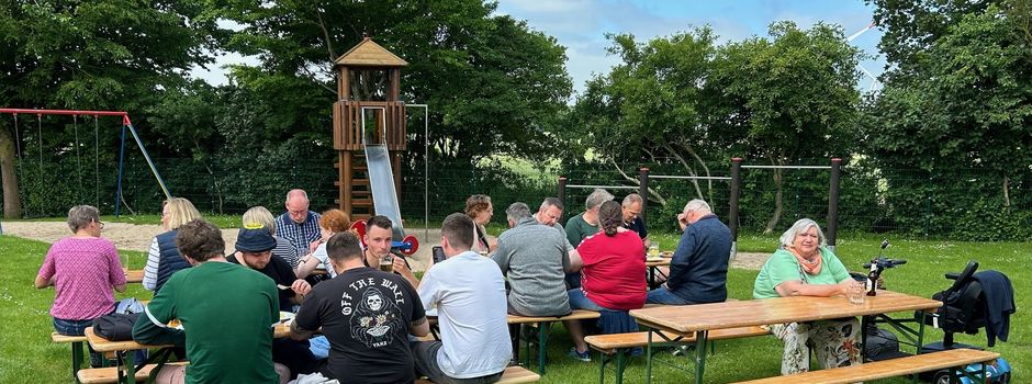 Frühschoppen mit Spanferkelessen fand großen Anklang