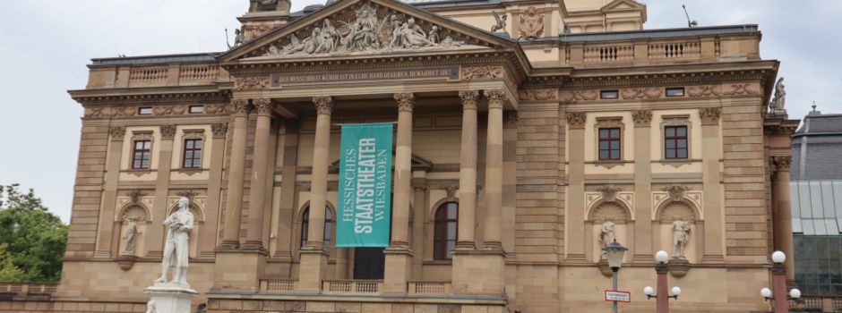 Theater Wiesbaden sucht Leute, die vor Publikum nackt auftreten