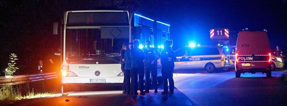 Frau sticht in Bus auf Fahrgäste ein - Diskussion um Messer
