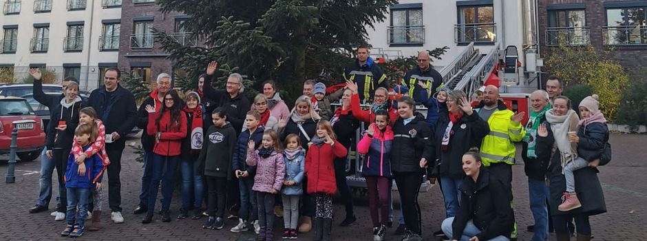Lülsdorf: Weihnachtsbaum auf dem Ludwigsplatz aufgestellt und geschmückt