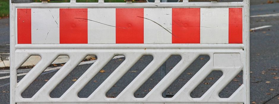 Straßensperrung des Bahnübergangs Reithornsweg – Lunestedt 