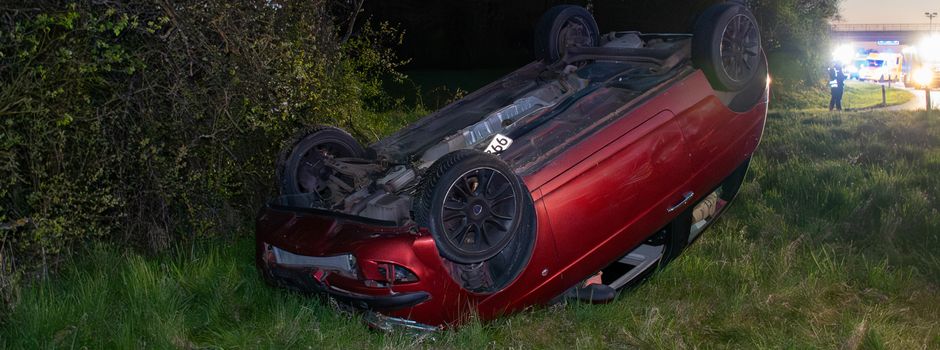 Auto überschlägt sich auf A63-Abfahrt bei Klein-Winternheim