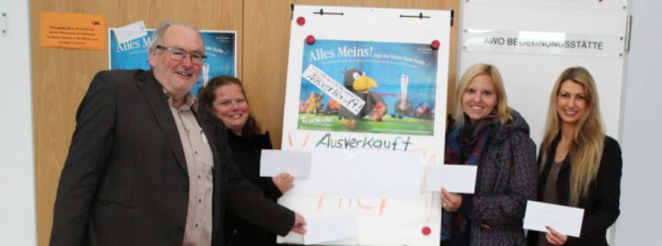 Alois Rosinus (AWO) spendete Karten für Puppentheater Rabe Socke in Nierstein
