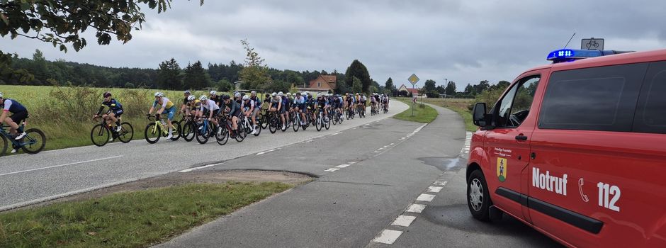 Feuerwehr Pinnow sichert Radrennen ab