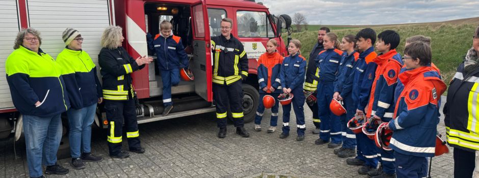 Feierliche Übergabe: Vier Kinder wechseln von der Kinderfeuerwehr Warle in die Jugendfeuerwehr