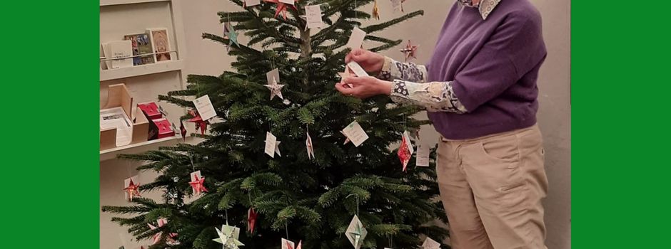 Eine Freude zu Weihnachten schenken – Wünschebaum für Tafelfamilien