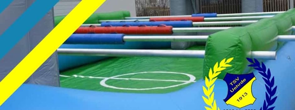 Menschlicher Kicker am 27.7. auf dem Sportplatz in Uehrde