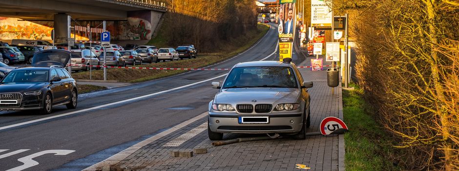 BMW-Fahrer erfasst Mutter und zwei Kinder an Bushaltestelle in Wiesbaden
