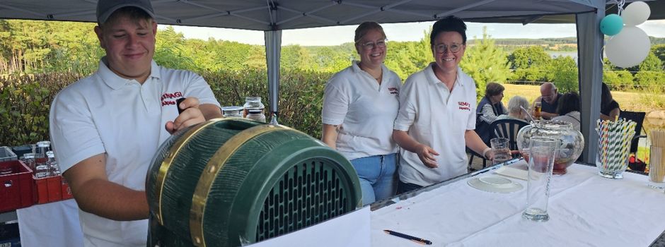 Ganz in Familie auf die Beine gestellt: Alpaka Sommerfest in Wesenberg zieht die Leute auf Terrasse und Weide oberhalb der Woblitz
