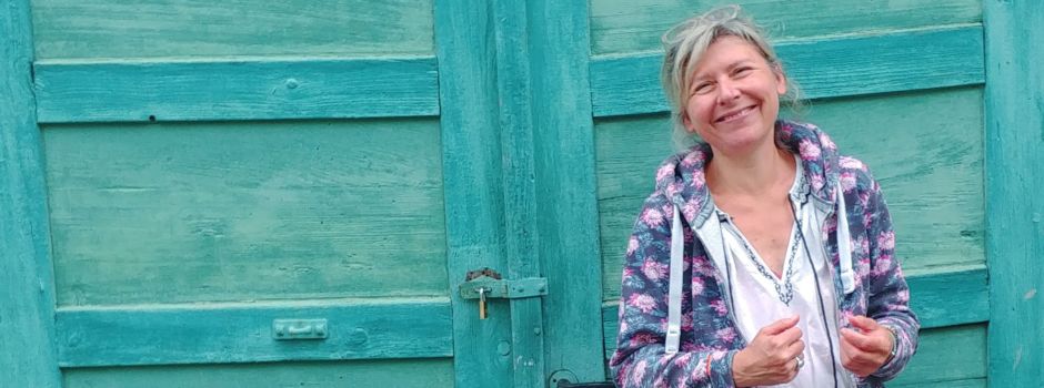 Dämonenhatz und Schwarzmalerei: Krimi-Lesung mit Monika Geier