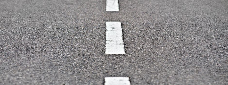 Stadt Nierstein:  Markierungsarbeiten auf B 9