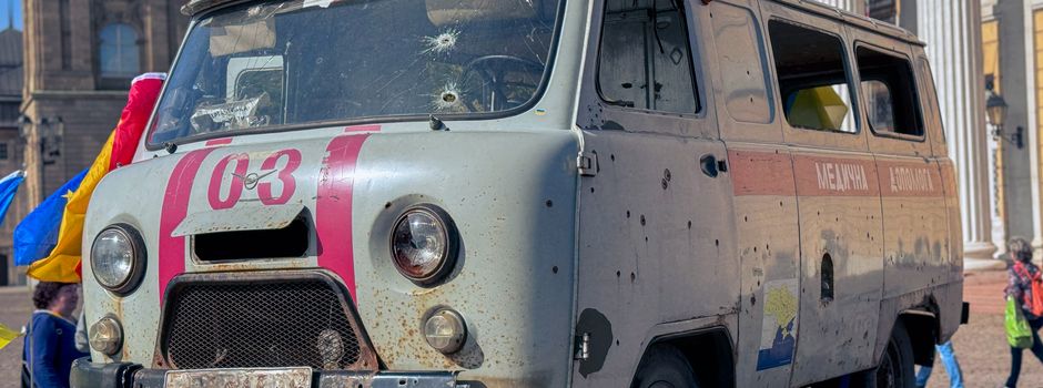 Ukrainischer Krankenwagen in Herzebrock auf dem Wochenmarkt