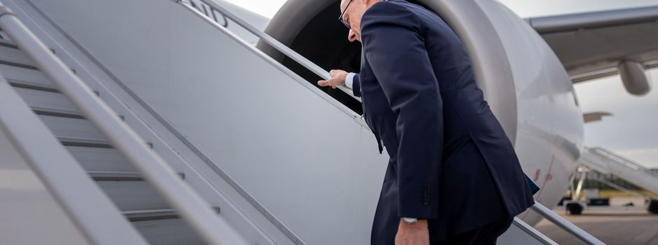 Merz zu Nahost-Reise aufgebrochen: Antrittsbesuch in Israel