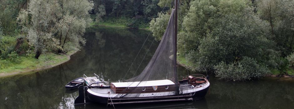 Der bekannte Aalschokker im Sieg-Altarm wird zum Museumsschiff