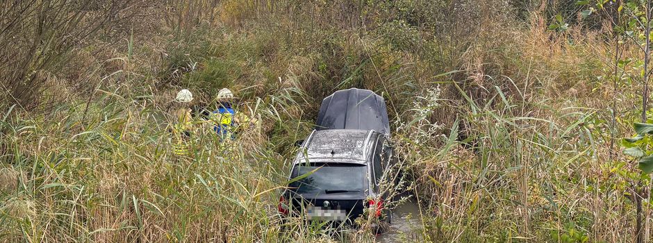 Auto landet in Nieder-Olm in der Selz
