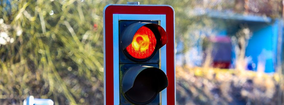 Sperrung des Bahnübergangs Benther Straße (K233) in Ronnenberg