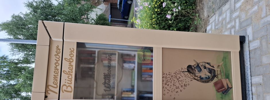 Nemerower Bücherbox jetzt vor dem Bürgerhaus in Groß Nemerow!