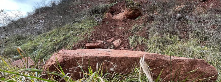 Felssturz am Rotenberg: L431 bei Nackenheim bleibt nach Frost-Phänomen gesperrt