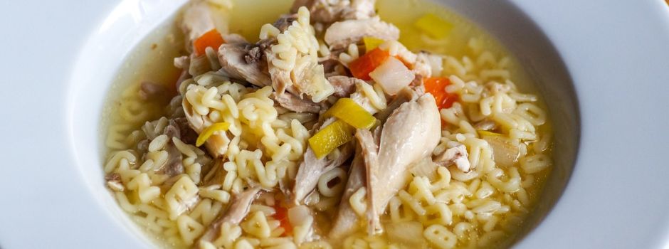 Klassische Hühnersuppe