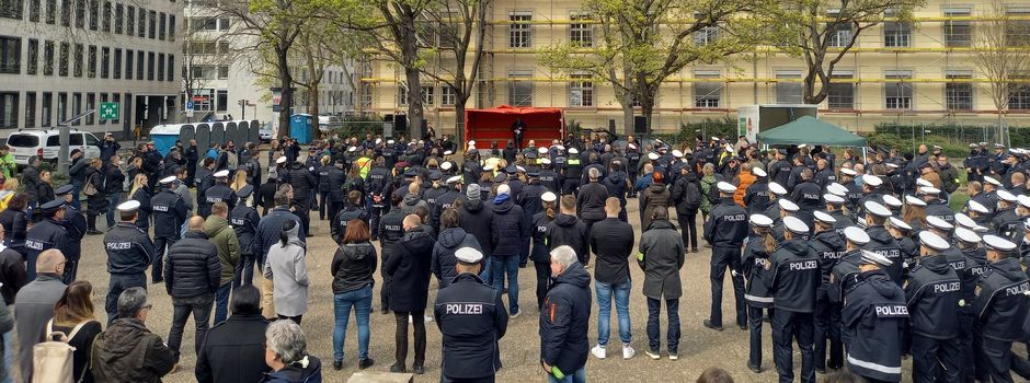 Hunderte Polizisten marschieren am Montag durch Mainz