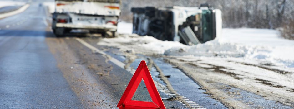 Autobahnen blockiert durch Lkw-Unfälle