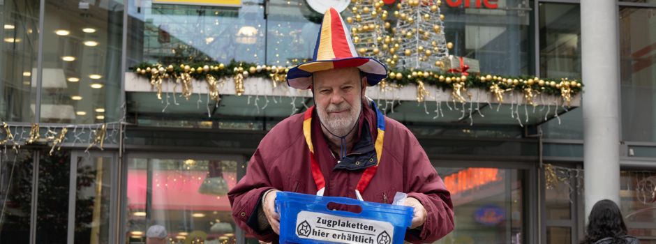 Hilmar verkauft seit 60 Jahren Zugplaketten