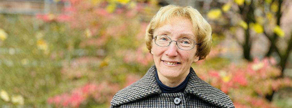 Zwischen Genetik und Glockenblumen: Dr. Anna Packeiser lässt den Katharinengarten blühen