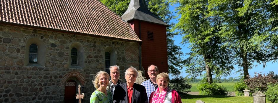 „Lebensraum Kirchturm“: Gotteshäuser in Großenwörden und Burweg mit Nistkästen ausgestattet 
