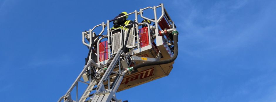 Koblenz: Feuerwehr rettet Kinder von Hausdach in der Altstadt