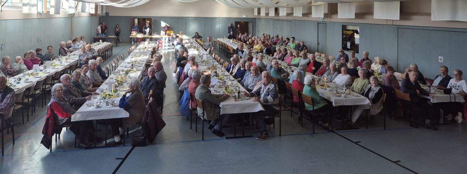 Unterhaltsamer Seniorennachmittag in der Mehrzweckhalle Abterode