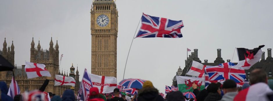 Rechte Großdemo in London: Zusammenstöße mit Polizei