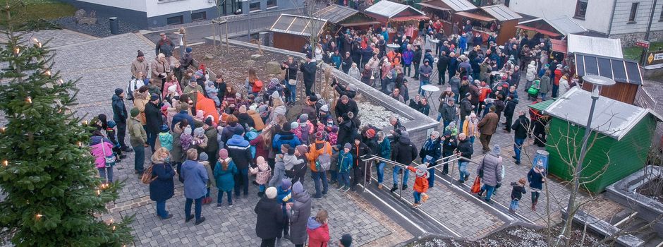 Der Nikolaus kommt zum Weihnachtsmarkt
