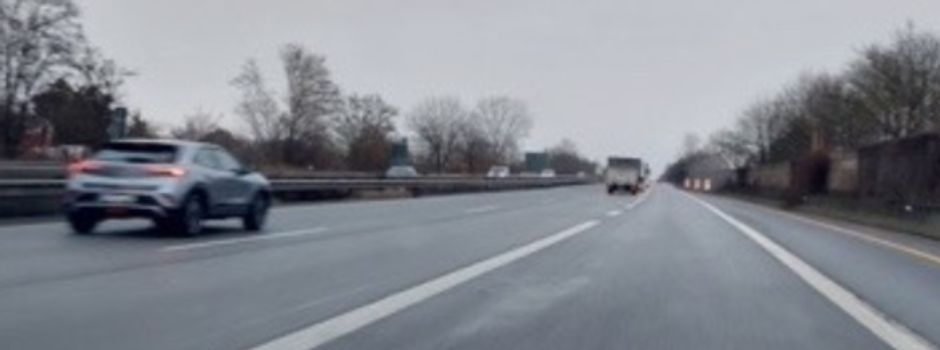 Auto überschlägt sich mehrfach auf A60 – Fahrer schwer verletzt