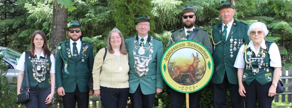 König Jürgen Jauernig regiert in Alvern mit seiner Königin Sabine