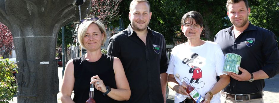 Großzügige Spende für Mondorfer Junggesellen