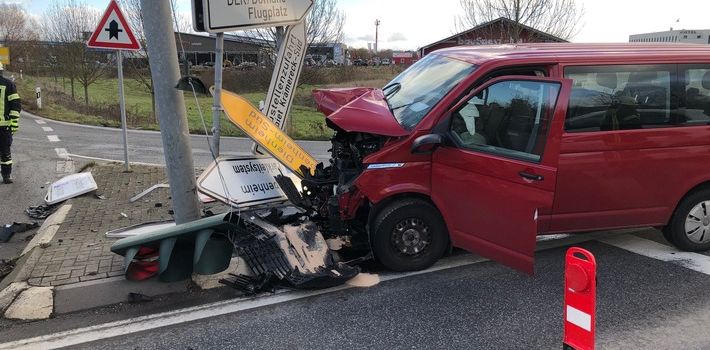 Verkehrsunfall mit schwerverletzter Person auf der B9 in Oppenheim