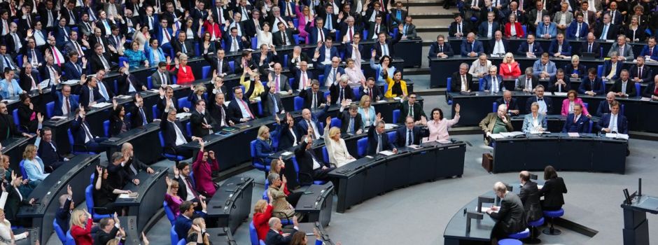 Neuer Bundestag konstituiert - alte Regierung entlassen