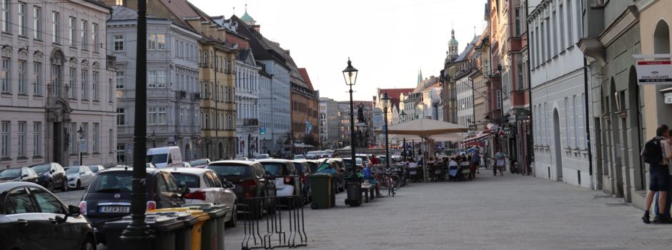 Vorsicht: Falsche QR-Codes an Parkscheinautomaten in Augsburg führen auf Phishing-Website