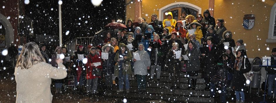 Große Dorfgemeinschaft trifft sich zum traditionellen Adventssingen