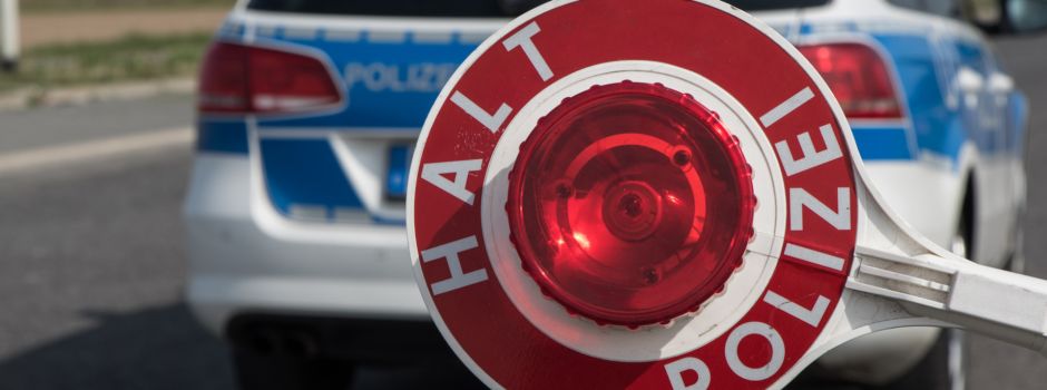 Frau alkoholisiert am Steuer, fünfjähriger Sohn auf dem Beifahrersitz