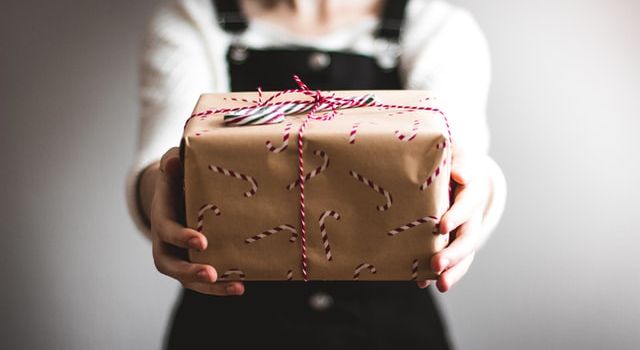 Schenken macht glücklich: Augsburger Weihnachtsaktionen