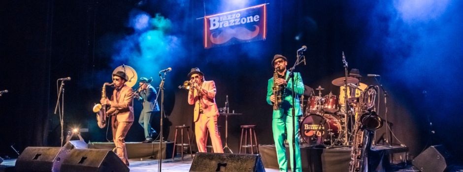 Vier Bands spielen auf