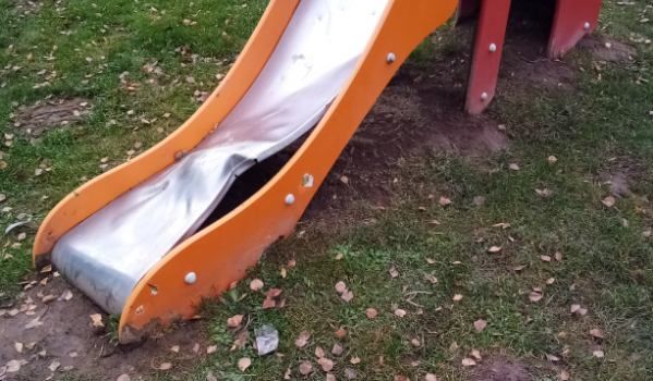 Vandalismus auf dem Spielplatz Glockenbrunnen in Calden – Zeugen gesucht!