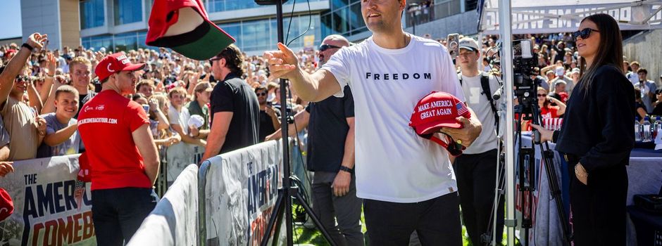 FBI bittet nach Tod von Charlie Kirk mit Fotos um Hinweise