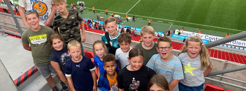 Kinder besuchen Bundesligaspiel